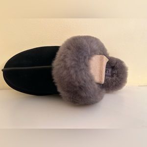 Brand new UGG scuffette slippers. Black with beautiful fluffy fur.